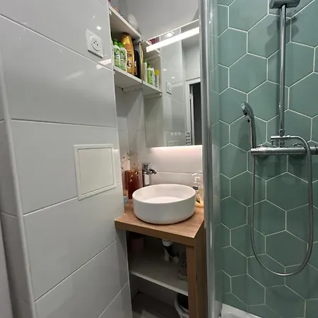 Moderne Proche De Paris