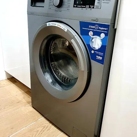 Moderne Proche De Paris 卡尚